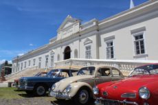 Carreata com carros clássicos com moradores do Asilo Padre Cacique